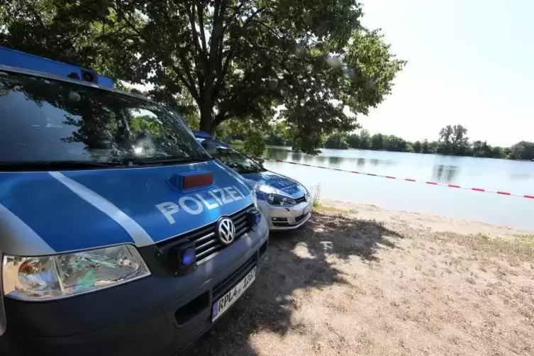  Die Polizei ist derzeit am Neuhofener Badesee im Dauereinsatz.  Foto: Lenz