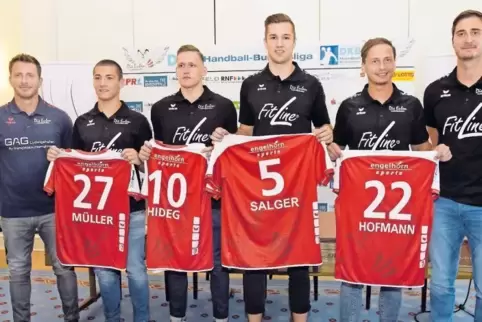 Arbeiten auf den Klassenverbleib hin: Trainer Ben Matschke, Jerome Müller, Daniel Hideg, Stefan Salger, Jannik Hofmann und der n