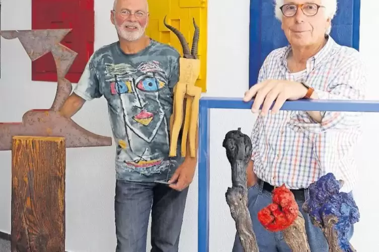 Stellen zum ersten Mal gemeinsam aus: Die Künstler Ulrich Koglin (links) aus Kleinkarlbach und Einald Sandreuther aus Mühlheim i