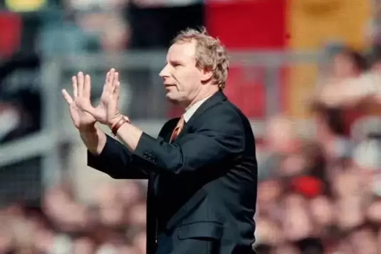 Als Bundestrainer führte Berti Vogts die deutsche Mannschaft 1996 zum EM-Titel.  Foto: KUNZ 