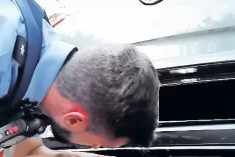 Ist die Auspuffanlage manipuliert? Manchmal werden L&ouml;cher hineingebohrt und die sieht man auf den ersten Blick.