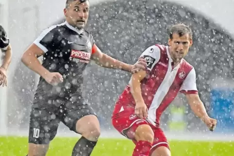 Nico Pantano (links), hier im Testspiel gegen den Lauterer Hendrick Zuck, ist neuer Kapitän des FC Arminia. Tim Amberger ist Ste