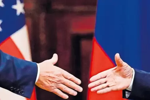 Handschlag zwischen den Präsidenten Trump und Putin in Helsinki: Laut russischen Angaben gab es keine Geheimabsprachen bei dem T