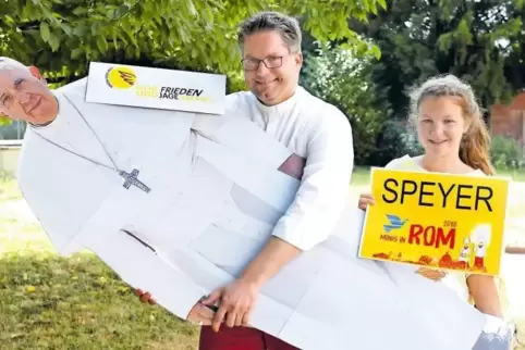 Freuen sich auf ihre Begegnung mit Papst Franziskus: Pfarrer Ralf Feix und Ministrantin Fanny Kreusch.