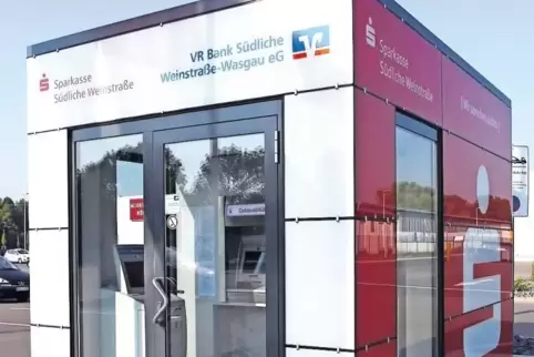 Kunden aller Sparkassen können am Rohrbacher Fachmarktzentrum kostenlos Geld abheben. Für VR-Bank-Kunden wird das schon schwieri