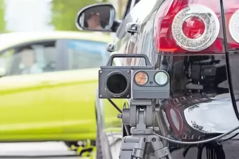 Nicht immer liefern Tempomessgeräte Fotos, auf denen die Verkehrssünder zu identifizieren sind. Gutachter sollen in Zweifelsfäll