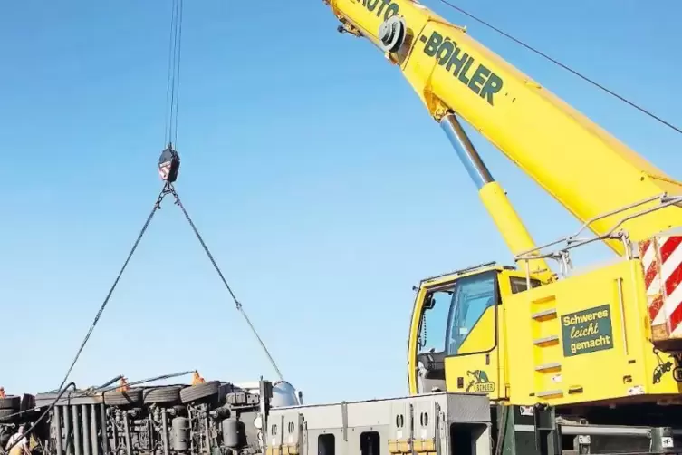 Danach konnte der Laster abgeschleppt werden.