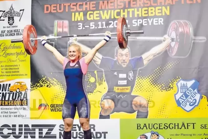 Lisa-Marie Schweizer ist deutsche Meisterin im Gewichtheben. Die gebürtige Brandenburgerin wechselt zum Bundesligisten AC Mutter Lisa-Marie Schweizer ist deutsche Meisterin im Gewichtheben. Die gebürtige Brandenburgerin wechselt zum Bundesligisten AC Mutter