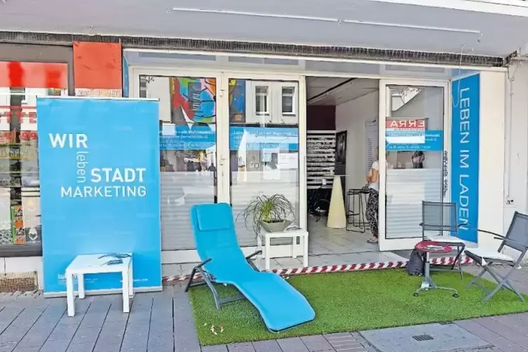Extra mit kleinem Vorgarten: der Eingang zur Bismarckstra&szlig;e 53.
