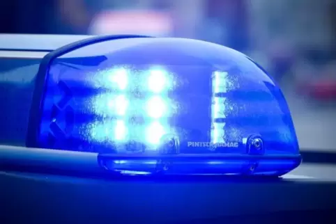 Die Polizei sucht im Raum Bad Dürkheim in mehreren Fällen nach Unfallverursachern, die anschließend Fahrerflucht begangen haben.