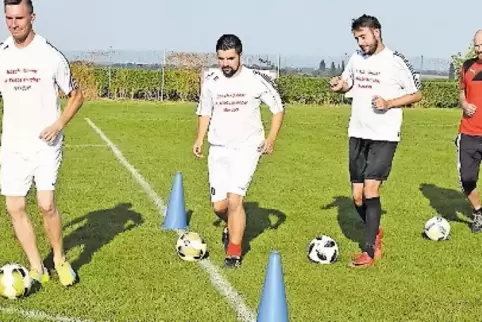 Gönnheimer Neuzugänge: Marc-Sven Kusmagk, Marius Heil, Lukas Mohr und Michael Schier (von links).