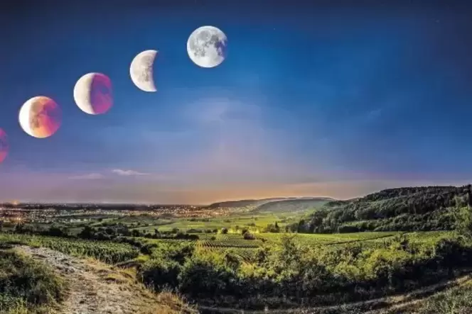 Die totale Mondfinsternis in der zeitlichen Abfolge: Die Fotomontage stammt von Matthias Rosemann, der mehrere Einzelbilder über