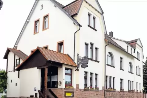 Attraktive Architektur, aber nicht barrierefrei und mit Lücken beim Brandschutz. Der „Pfälzer Hof“ hat keine Zukunft und schließ