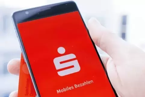 Sparkassen-Kunden mit einem Android-Smartphone ab Version 5.0 können an Ladenkassen, die das kontaktlose Bezahlen per NFC-Funk u