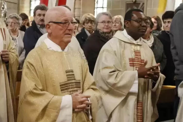 Besonderer Moment: Im vergangenen Jahr feierte Monsignore Ludwig Müller mit weiteren Geistlichen den 100. Geburtstag der katholi