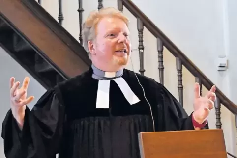 Die Botschaft auf Pfälzisch unter die Leute gebracht: Pfarrer Thomas Niederberger in der protestantischen Kirche in Dannstadt.