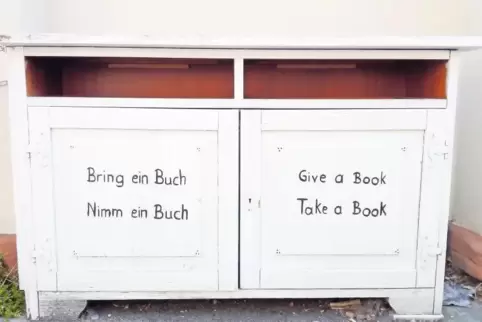In Landau steht in der Vogesenstraße ein Bücherschrank.