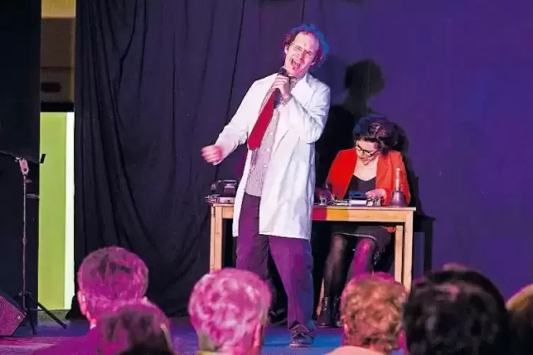Alles Theater: Das Projekt Theater Saal&uuml; kam nicht bei allen gut an. Viele haben den Saal vorzeitig verlassen.