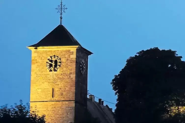 Der Turm der protestantischen Jakobskirche in Herxheim am Berg erlangte im vergangenen Jahr bundesweit Bekanntheit.