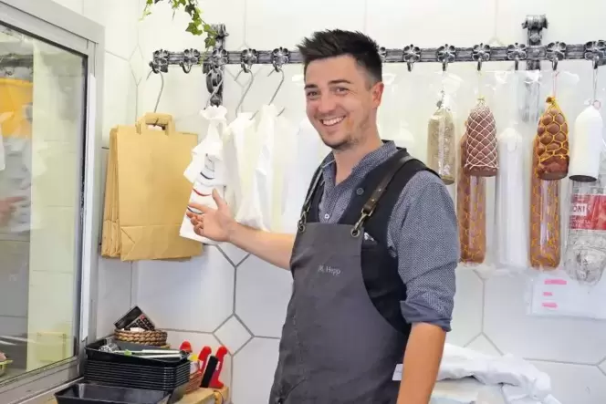 Auf der Suche nach Alternativen zur Plastiktüte: Max Hepp versucht, den Plastiktütenverbrauch zu reduzieren und hat auch Papiert Auf der Suche nach Alternativen zur Plastiktüte: Max Hepp versucht, den Plastiktütenverbrauch zu reduzieren und hat auch Papiert