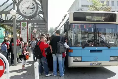 Umschlagplatz für die Schüler: der Zentrale Omnibusbahnhof (ZOB). Foto: Steinmetz