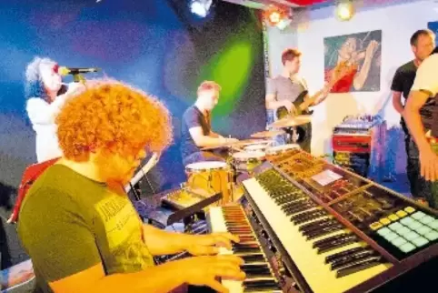Bodenständig soulig: Jonas Schmitt (Piano) kommt mit Zoul Basterdz in den Musikclub Ventil