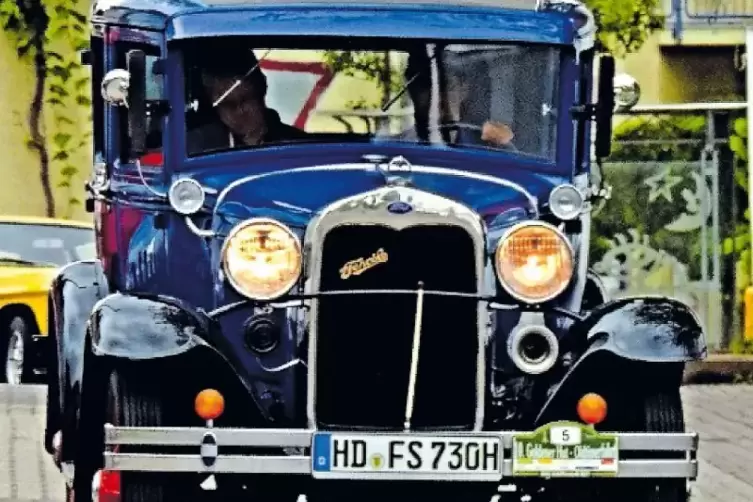 Ganz sch&ouml;n alt, aber flott unterwegs: Karin und Oliver Eschelbachers Ford A Sedan, Baujahr 1930.