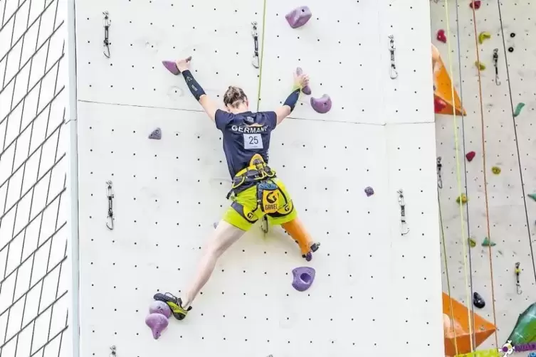 Zum Klettern und Bouldern nutzt die 33-J&auml;hrige eine spezielle Prothese.
