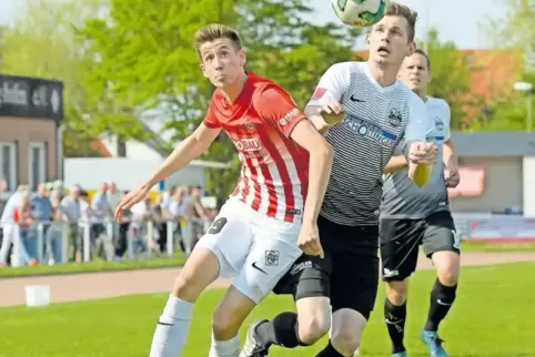 Jannik Styblo (links) hat das erste Saisontor für die Arminia erzielt. Der 20-jährige Außenstürmer zählt zu den Gewinnern der Vo