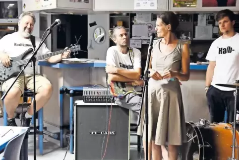 Die Revolte will geprobt sein: Christof Kohler, Achim Wagner, Coralie Wolff und Tim Johannsen bei der Probe zu „68 Power“.