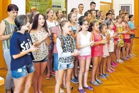 Bedanken sich mit einem Konzert: die Kinder aus Weißrussland.