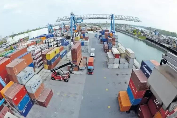 34 Schiffe hat das Container-Terminal normalerweise gechartert – jetzt sind viel mehr notwendig.