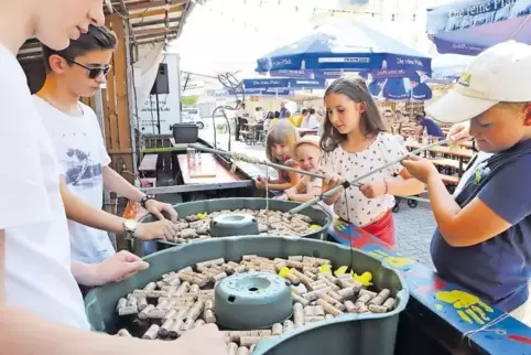 Beim „Fröhlichen Kunterbunt“ gab es nicht nur Essen, Trinken und Musik, sondern auch Spiele für Kinder und Jugendliche.