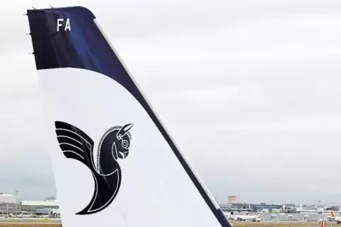 Kurz vor Beginn der US-Sanktionen gegen Iran hat das Land fünf weitere Flugzeuge des europäischen Herstellers ATR erhalten. Die 