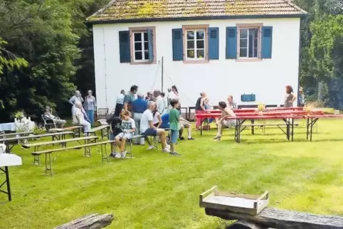 Anfang Juli feierten die Mieter gemeinsam zum letzten Mal ihre Kerwe auf dem Reisler Hof. Ende September müssen sie den Hof verl