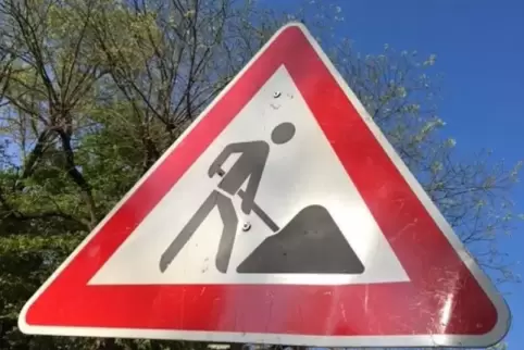 Ist wegen Bauarbeiten gesperrt: die Schubertstraße im Norden von Dudenhofen. Foto: Lauer 
