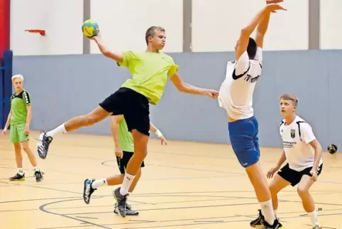 Übungseinheit der Hochdorfer B-Junioren im Trainingslager: Felix Kleiß, Sebastian Wieland, Jannis Tronnier (verdeckt), Luca Metz