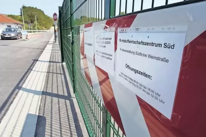 Die Deponien in Billigheim-Ingenheim und Edesheim gibt es seit 1992 in dieser Form. Sie sind wechselweise an zwei Samstagen im M Die Deponien in Billigheim-Ingenheim und Edesheim gibt es seit 1992 in dieser Form. Sie sind wechselweise an zwei Samstagen im M