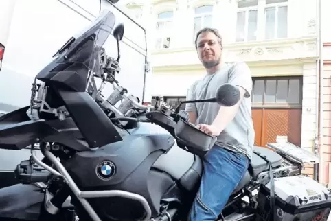 Filmemacher Christian Vogel vor dem Mannheimer Odeon.