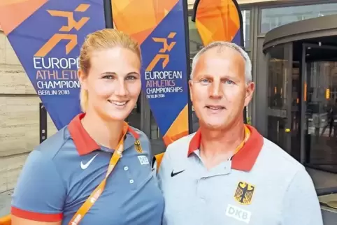 Tochter, Papa und Trainer: Christin und Udo Hussong haben Großes vor bei der Heim-EM im Berliner Olympiastadion. Im dritten Anla