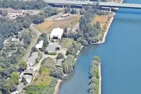 Wo jetzt nur Industrieruinen ihr trauriges Dasein fristen, sollen Wohnungen entstehen. Die Gremien der Stadt werden sich vorauss