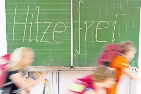 Richtiges „hitzefrei“ gab es nur an zwei Schulen, die meisten setzten von Anfang an auf verkürzte Stunden.