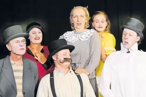 „Kleine Frau was nun?“ zeigt das Chawwerusch-Theater am 24. August auf Schloss Oberstein.
