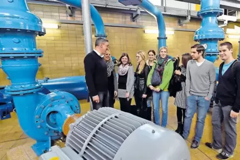 Laufen auf Hochtouren: die Pumpen im Wasserwerk Nord. Das Foto entstand bei einer Betriebsführung 2015.