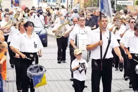 Musik darf natürlich nicht fehlen beim Umzug zum Lauterecker Heimatfest.