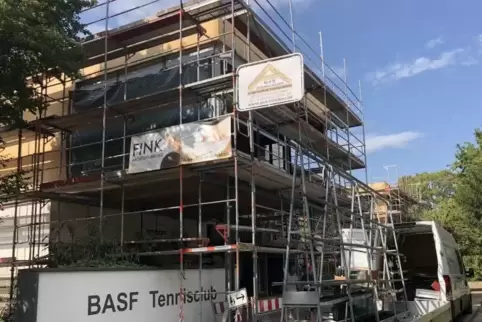Der Rohbau steht, es folgen Außenputz, Innenausbau, die Fenster und zum Abschlchluss eine Änderung des Treppenhauses.  Foto: BAS