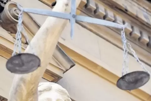 Ein Fall Justitia: Hat eine Dienstmagd in Speyer Textilien gestohlen und ein Feuer gelegt?