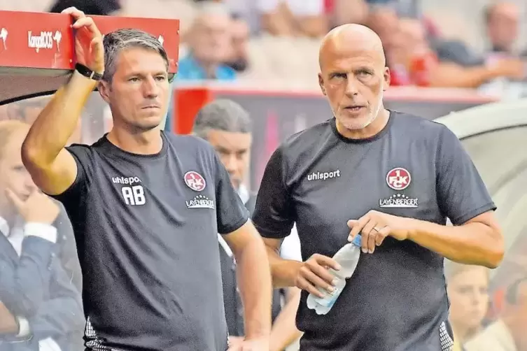Die Mienen sprachen Bände: Es lief nicht beim FCK am Dienstag gegen Preußen Münster. Co-Trainer Alexander Bugera (links) und Che