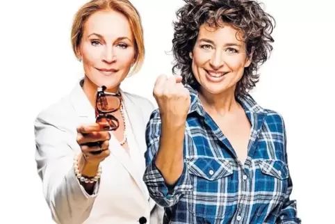 Von Liebe und Dübeln: Caroline Beil (links) und Isabel Varell spielen am 16. Oktober die „Hammerfrauen“.