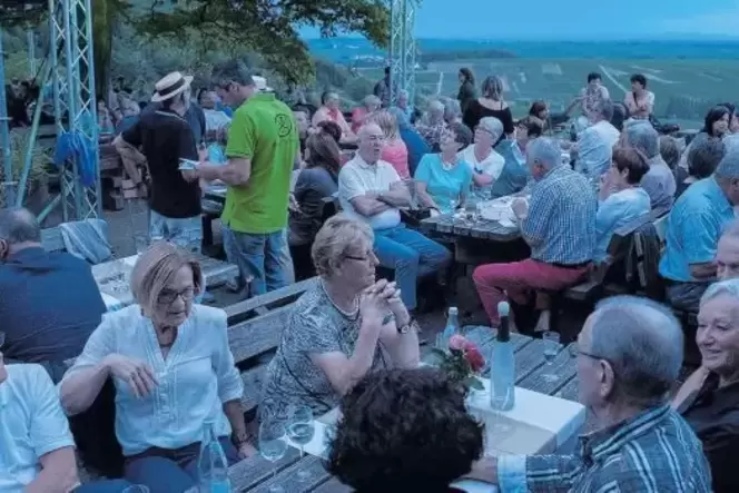 In netter Runde Wein und Landschaft genießen: Pfälzer Goldrausch 2015. In netter Runde Wein und Landschaft genießen: Pfälzer Goldrausch 2015.